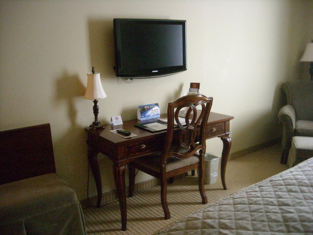 Hotel Brossard Zewnętrze zdjęcie